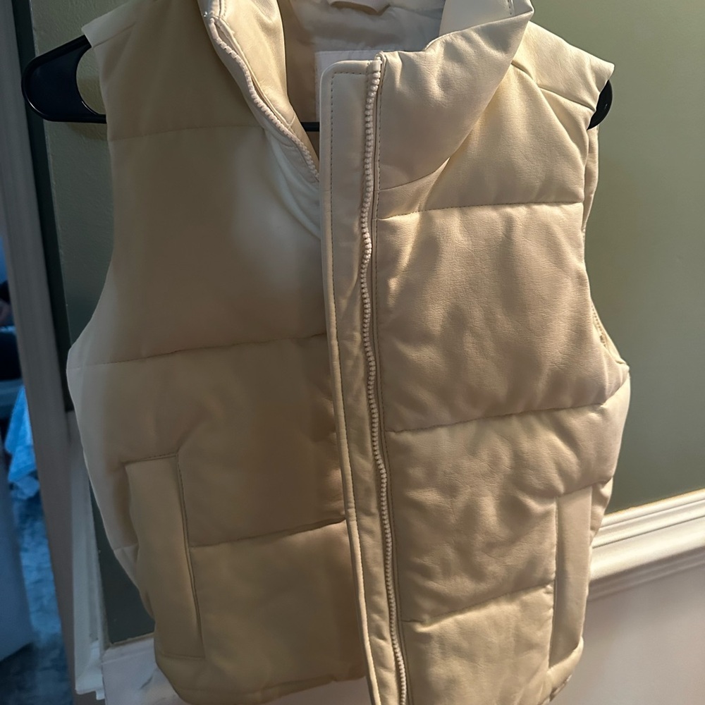 Hollister Cream Puffer Vest